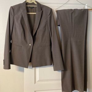 Ann Taylor suit size 10 - never worn!